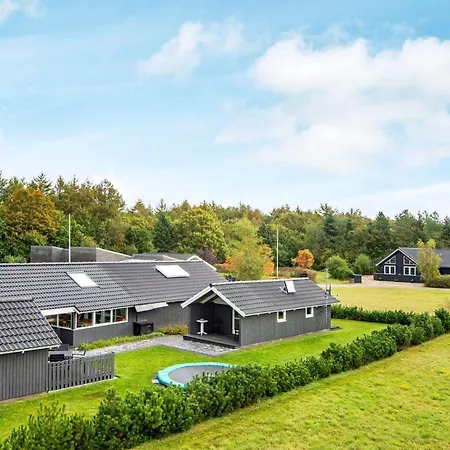 4 Star In Holiday home Hovborg
