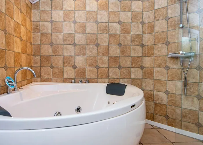 Family Retreat In - By Traum